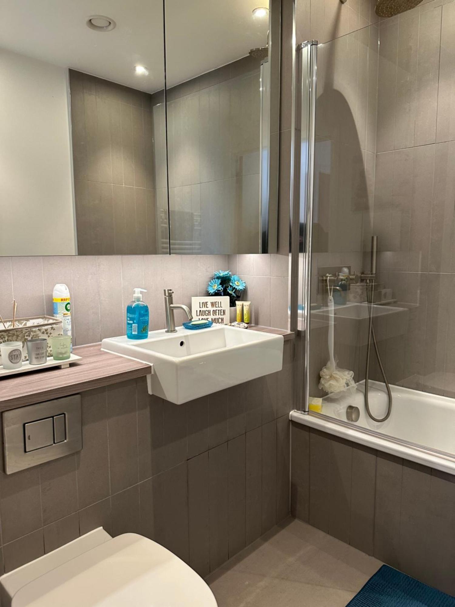 Luxury 3 Bedroom Flat In Stratford, London Bagian luar foto